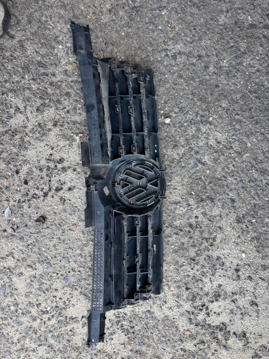 Přední maska VW Bora – Originál s znakem - 2