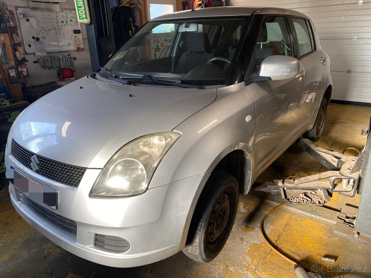 suzuki swift 1.3 stribrna - 2