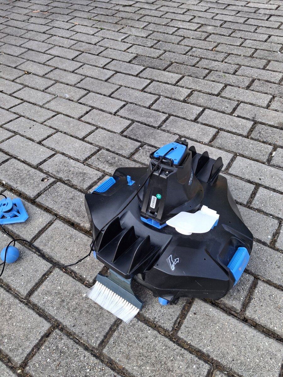 Bazénový vysavač aku - 2