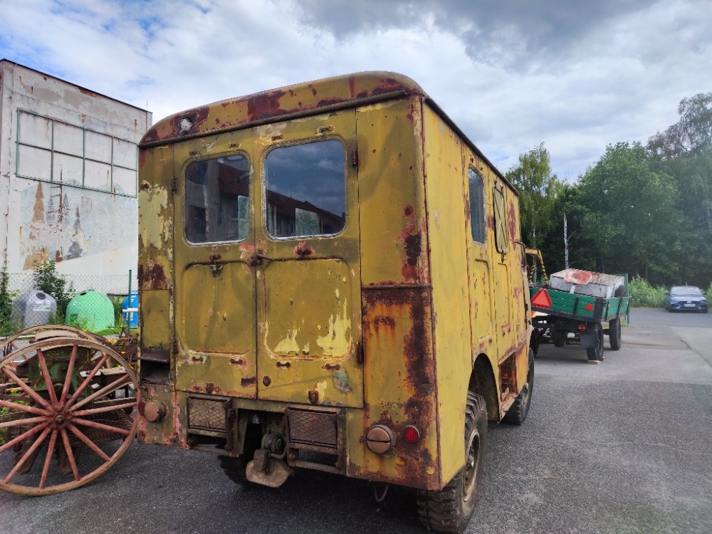 tatra 805 - sanitka - 2