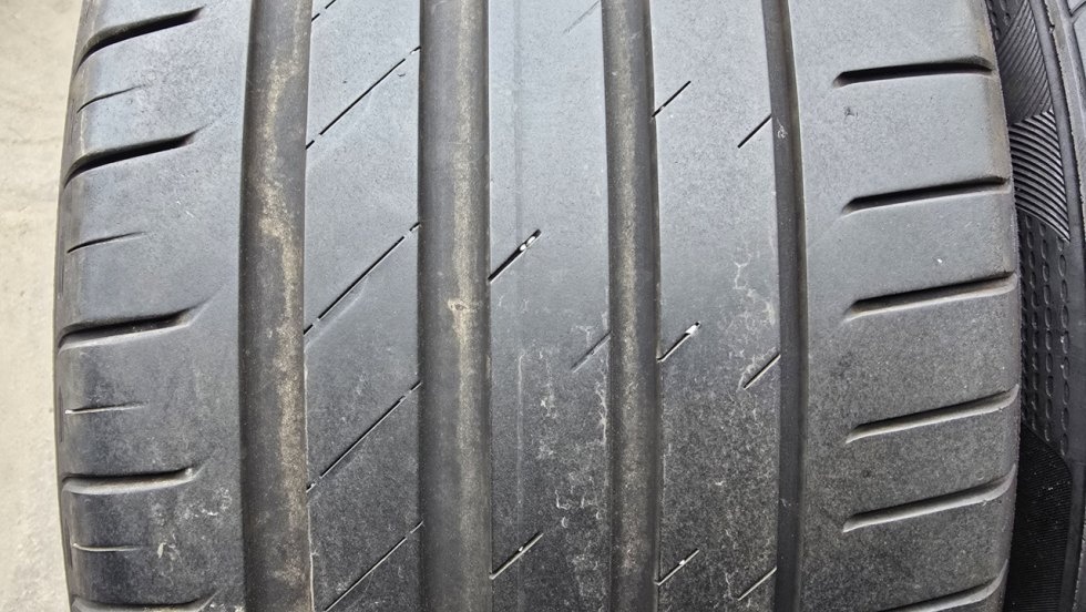 Letní pneu 245/40/19 Nexen - 2