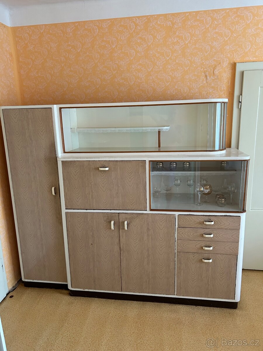 Starý kredenc - 2