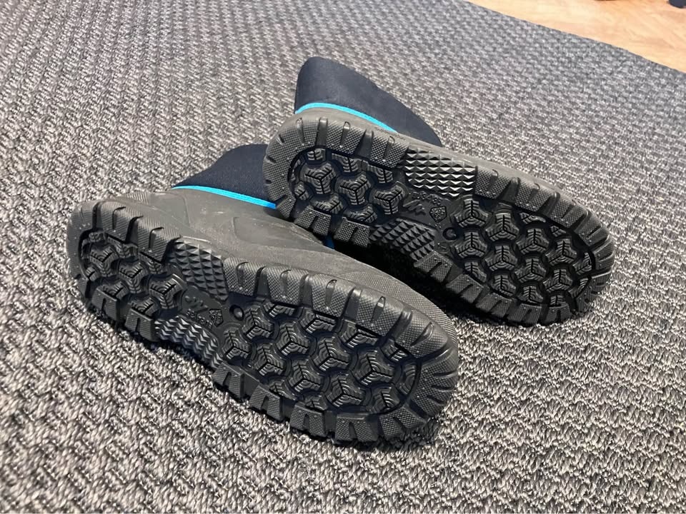 Sněhule Decathlon 34/35 top stav - 2