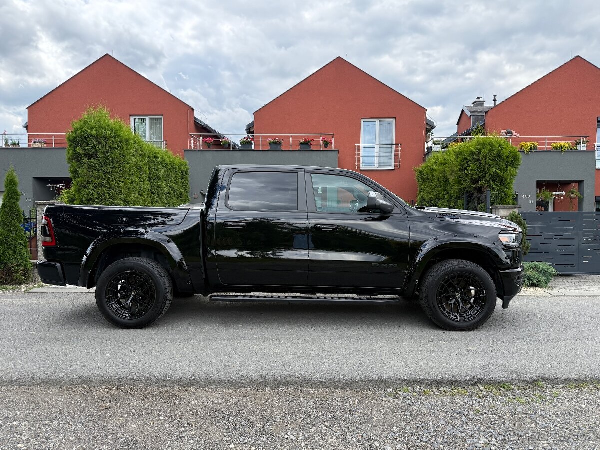DODGE RAM 1500 HEMI VZDUCH HEADUP RAMBOX