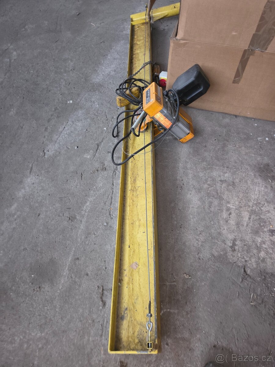 Dílenský jeřáb - 2
