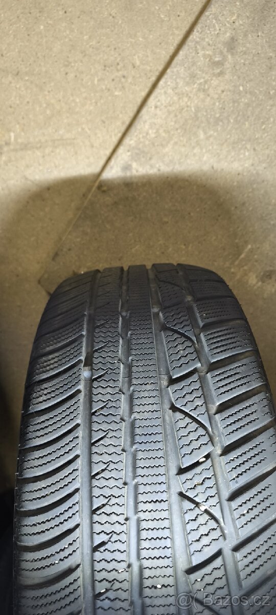 Zimní pneu 245/45 R19 - 2