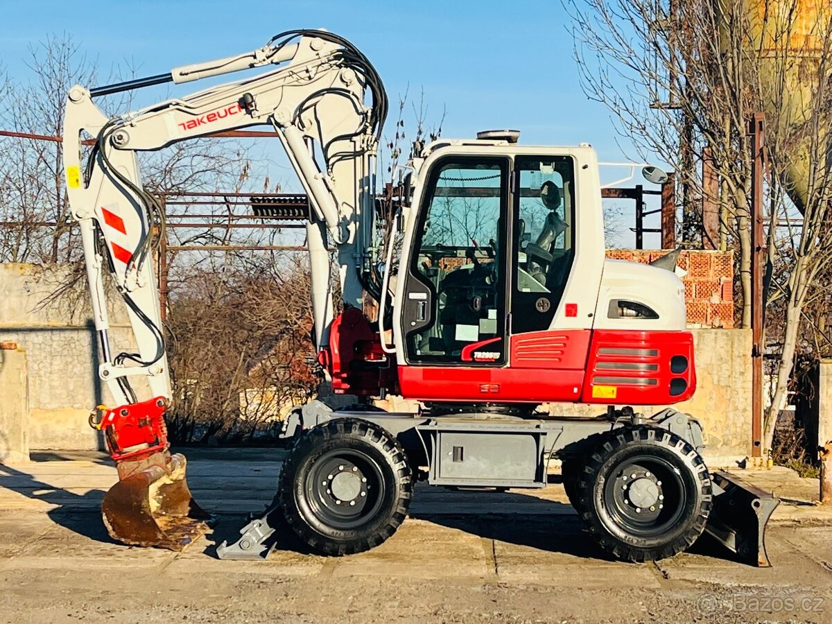 Kolový bagr Takeuchi TB295W - 2