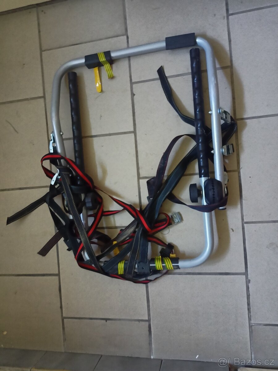 Nosič kol Menabo - 2