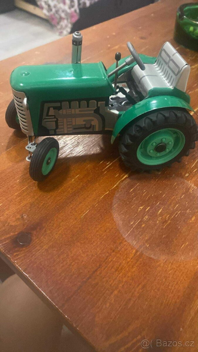 traktoru Zetor - 2