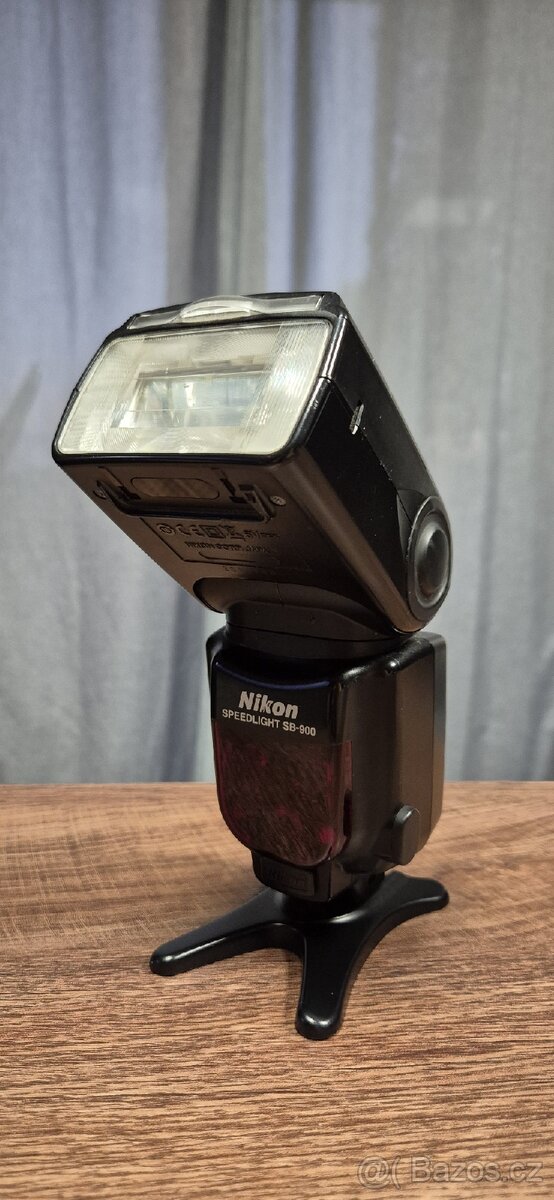 Blesk Nikon SB-900 - 2