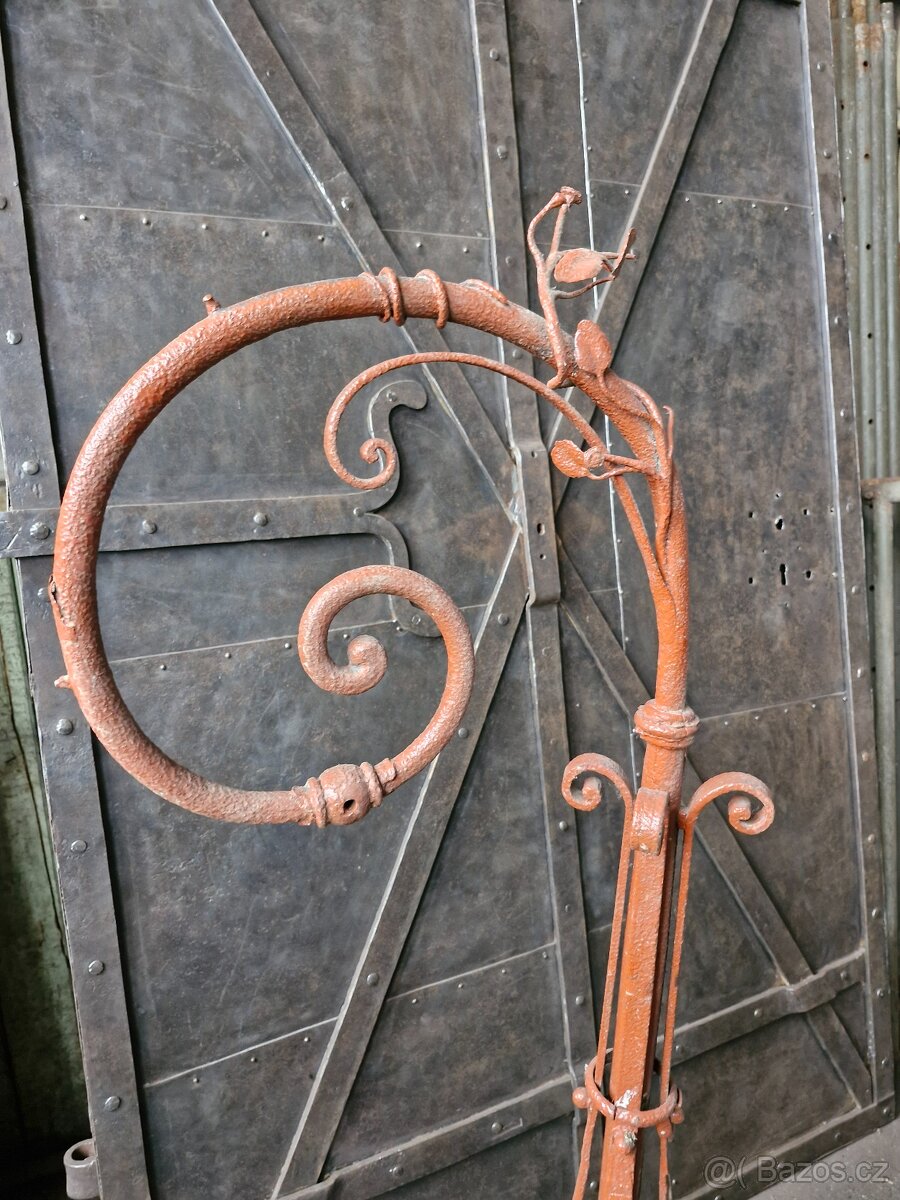 Kovaný historický držák - 2