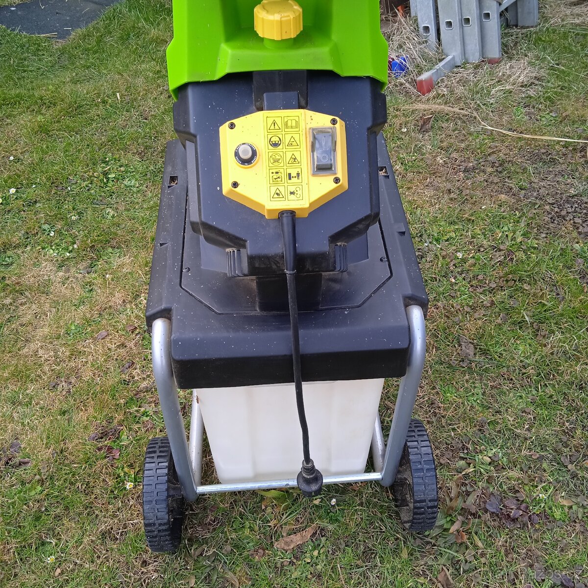 Zahradní drtič Fieldann - 2