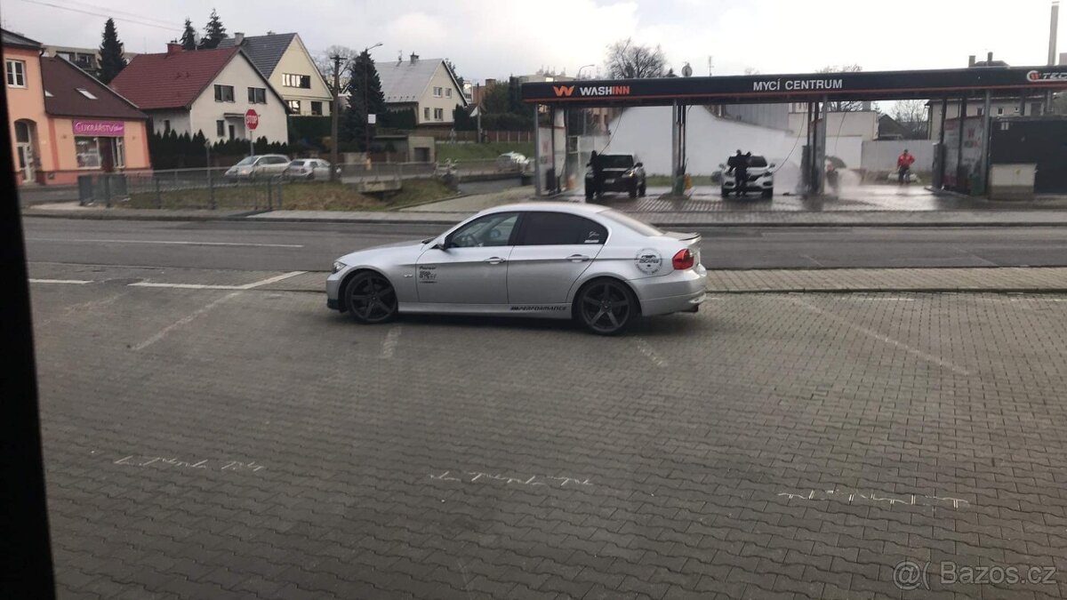 BMW E90 325i - 2