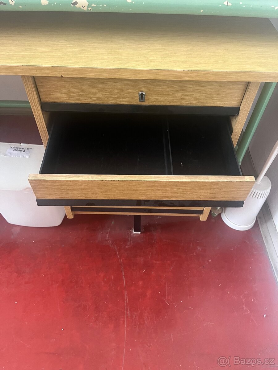 Malý psací retro stůl - 2