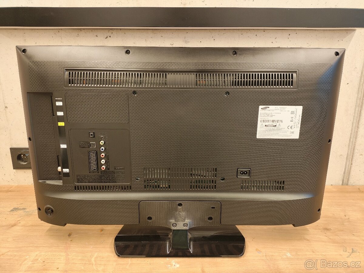 Samsung 32" Full HD LED TV - 2