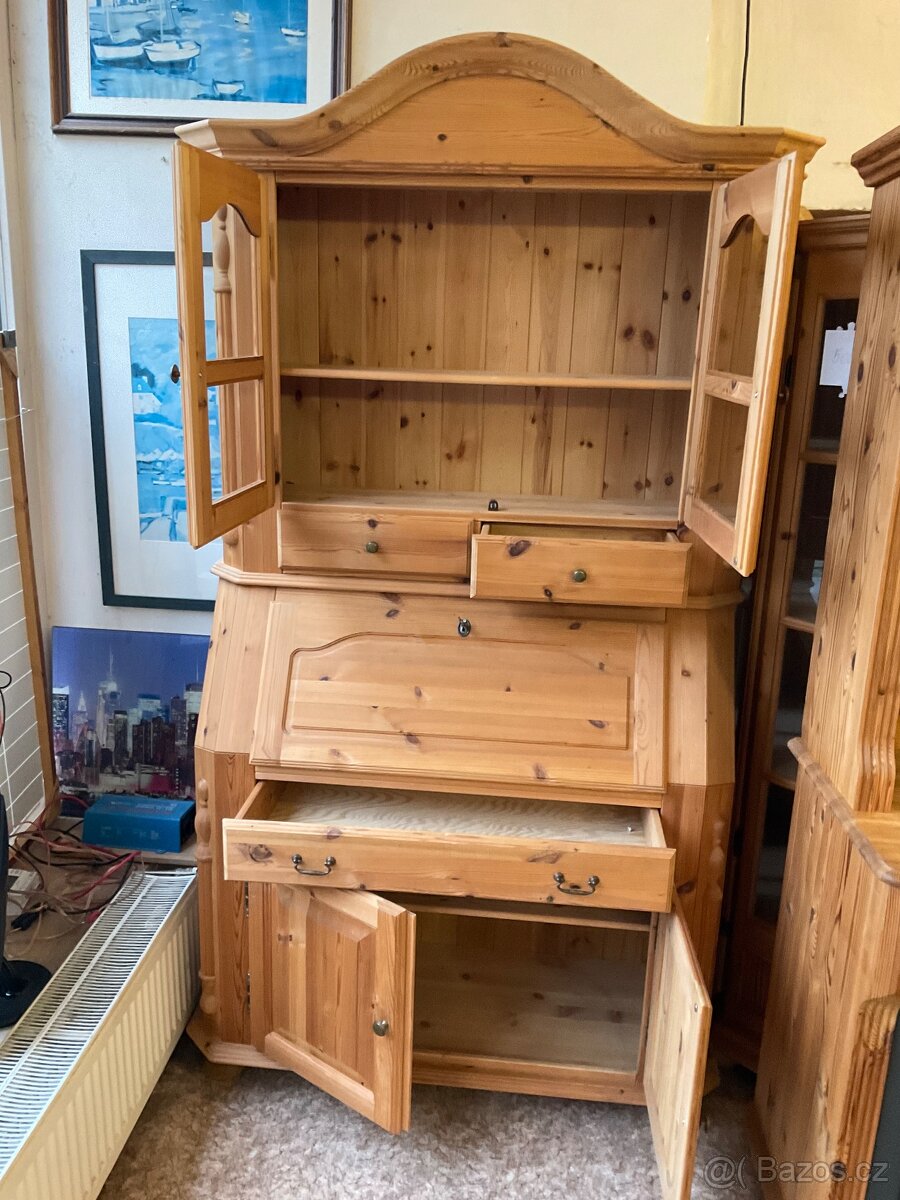 Větší dvoudveřová vitrína borovice Masiv chalupa roubenka - 2
