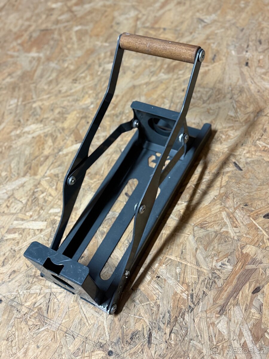 Ruční lis na PET lahve - 2