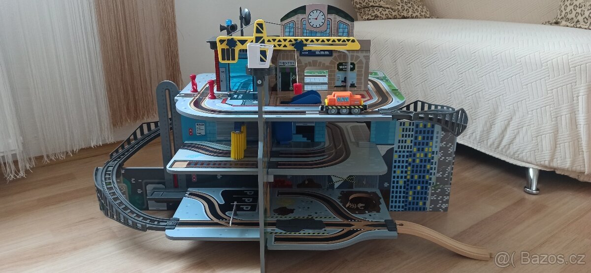 Dřevěné nádraží s příslušenstvím - 2