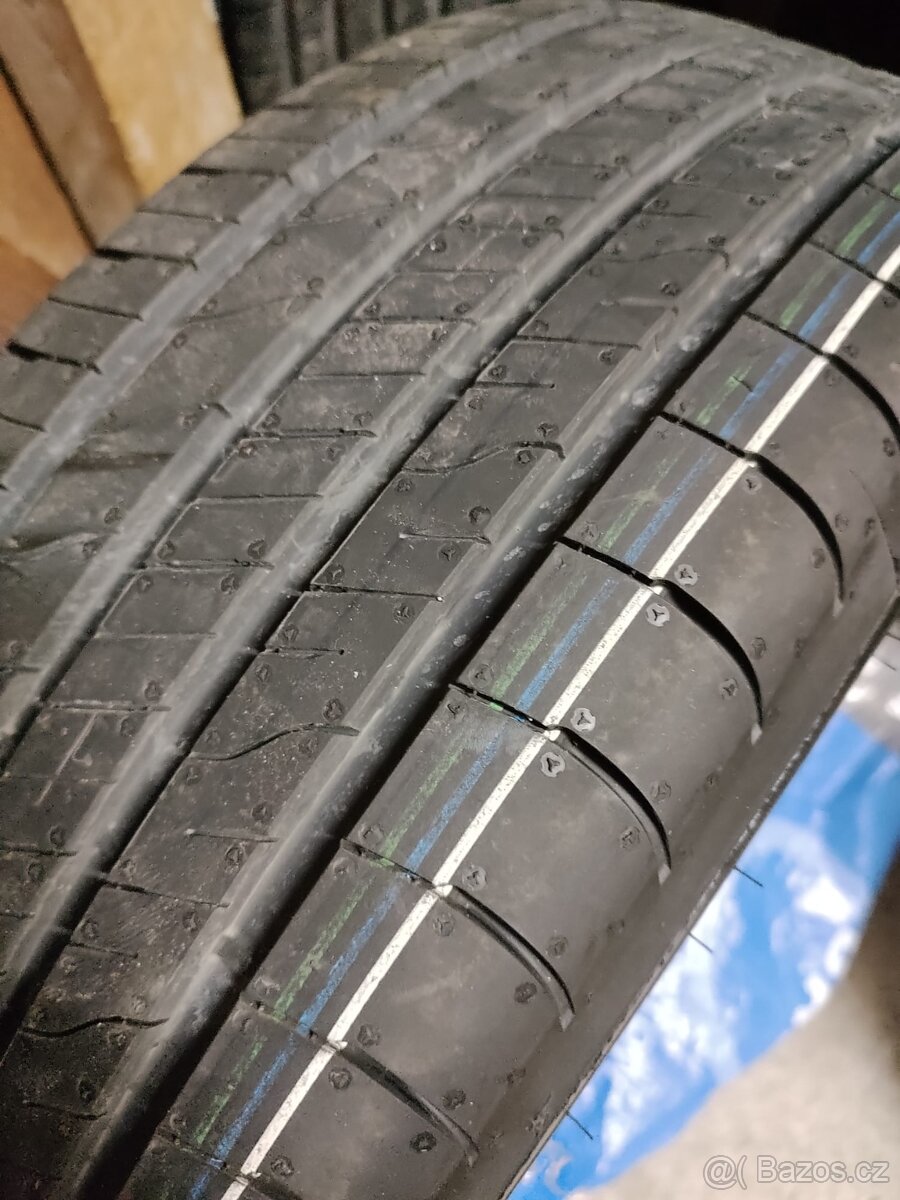 GoodYear Efficient Grip 2-SUV - 2