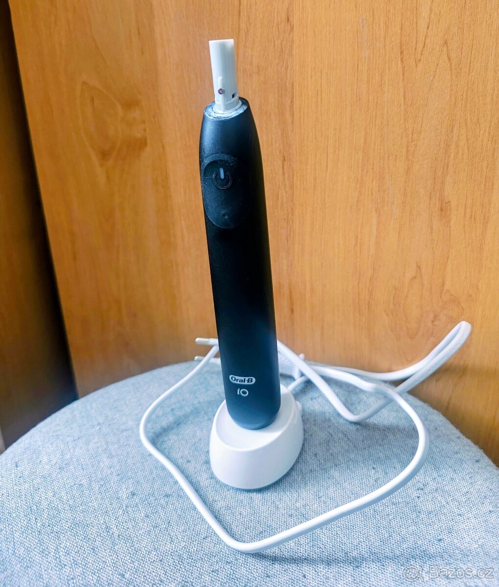 Elektrický zubní kartáček Oral-B iO Series 2 - 2