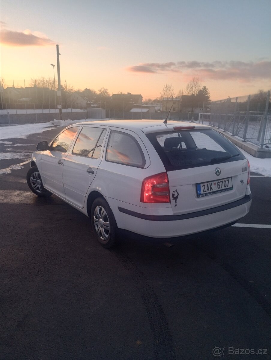 Škoda Octavia 2 kombi; 1.6 MPI; r.v 2011 - 2