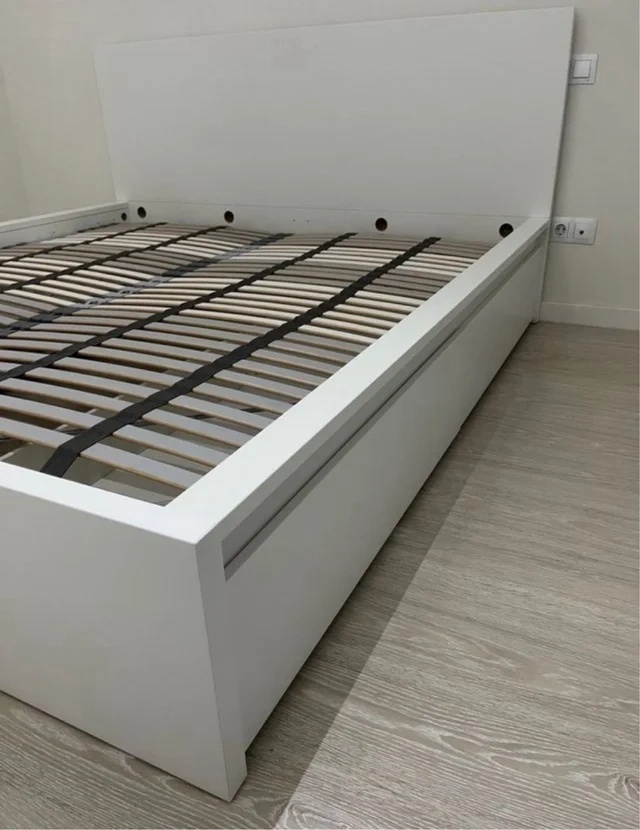 Prodám manželskou postel 180cm x 200cm - 2