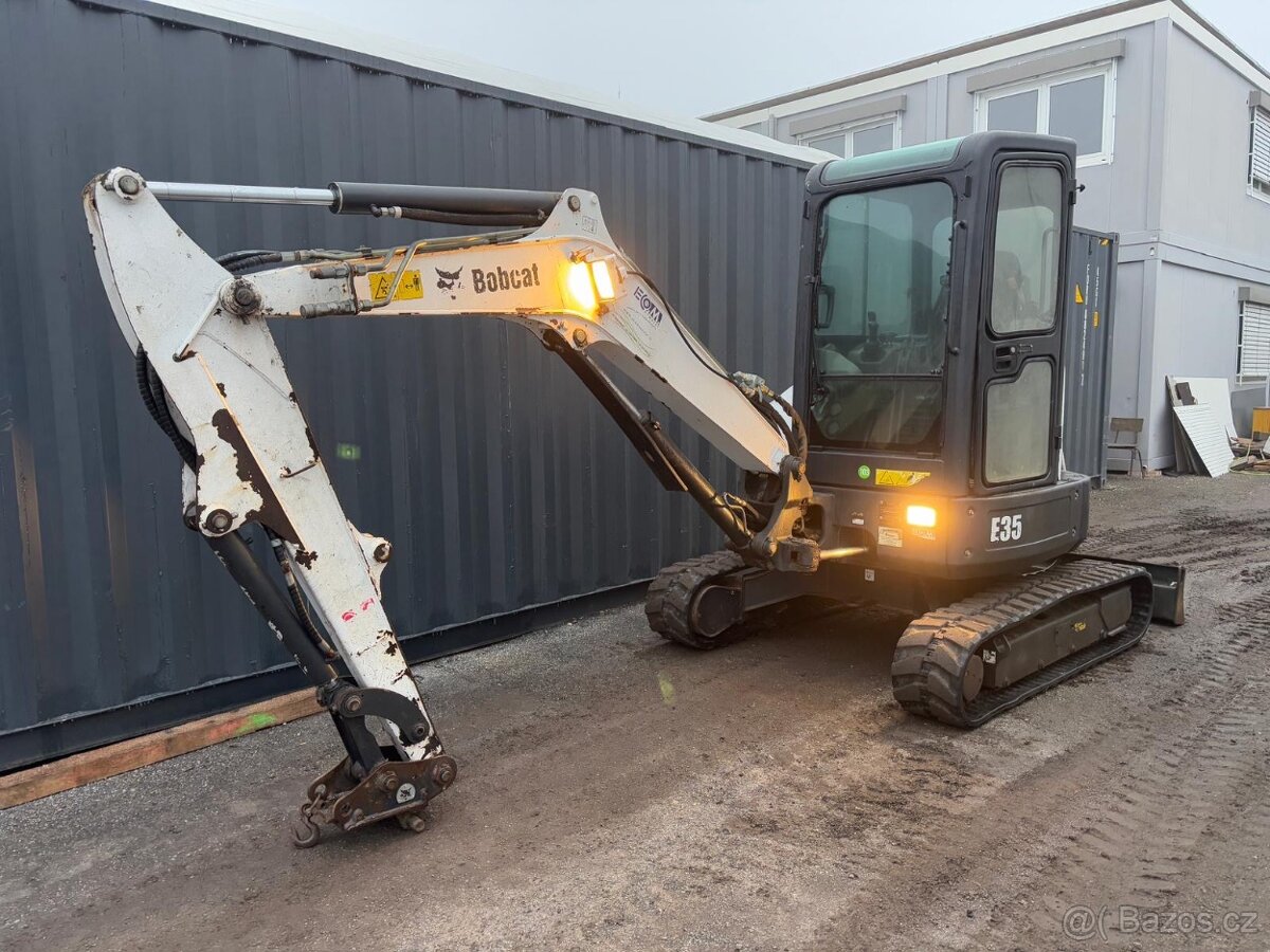 Pásové rypadlo / bagr / Bobcat E35 / hmotnost 3.4 t - 2