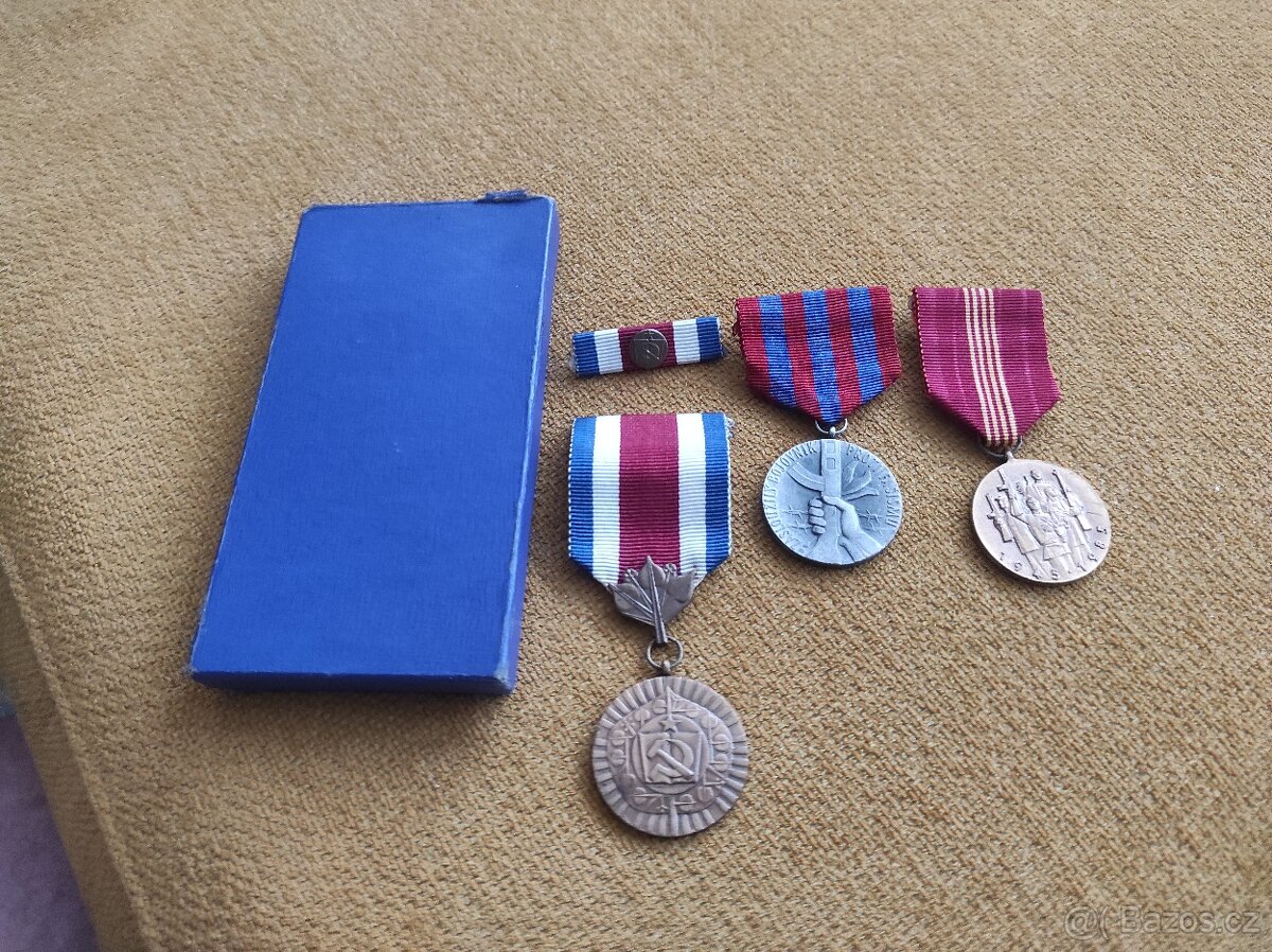 Medaile, vyznamenání - 2