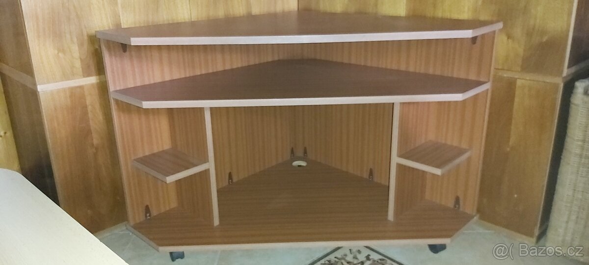 Rohový stolek pod TV - 2