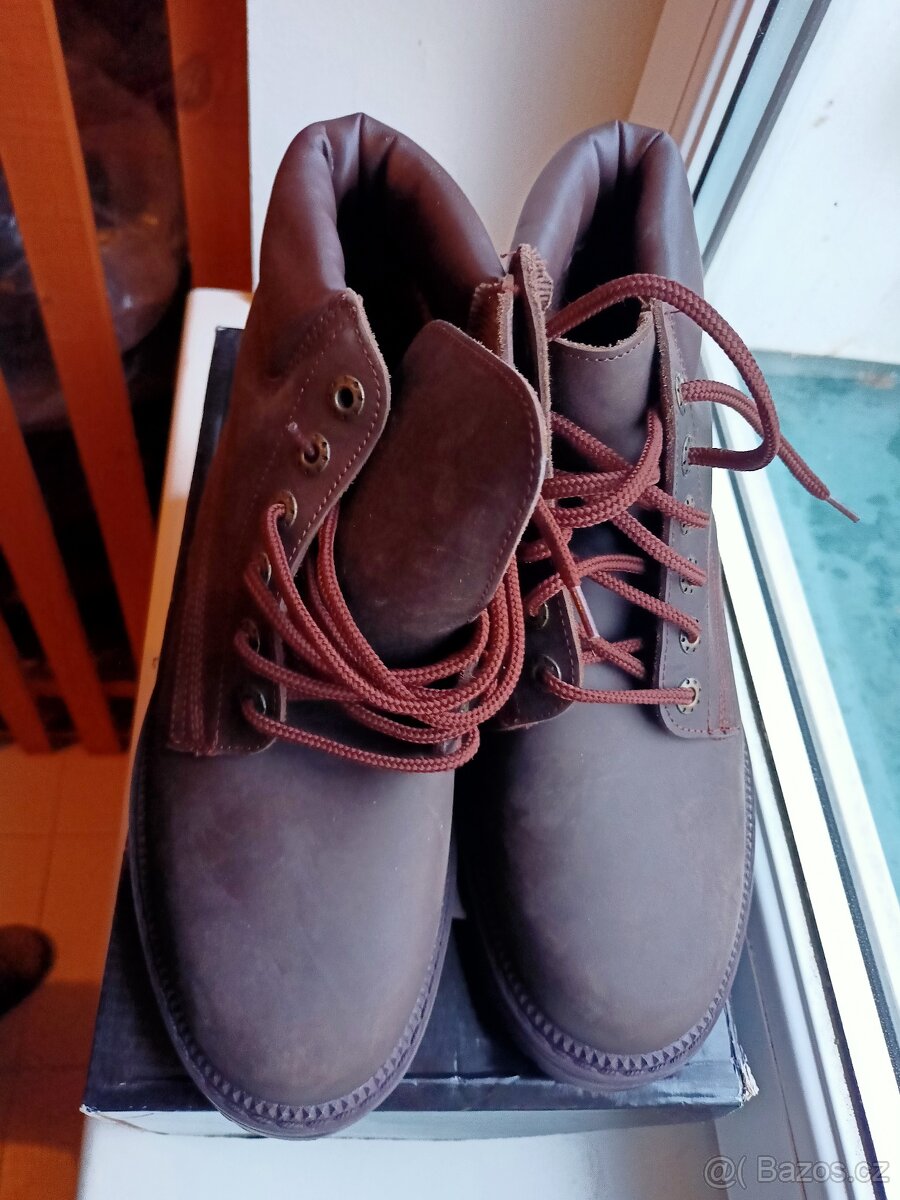 Nenošené hnědé kotníkové boty vel. 39 - 2