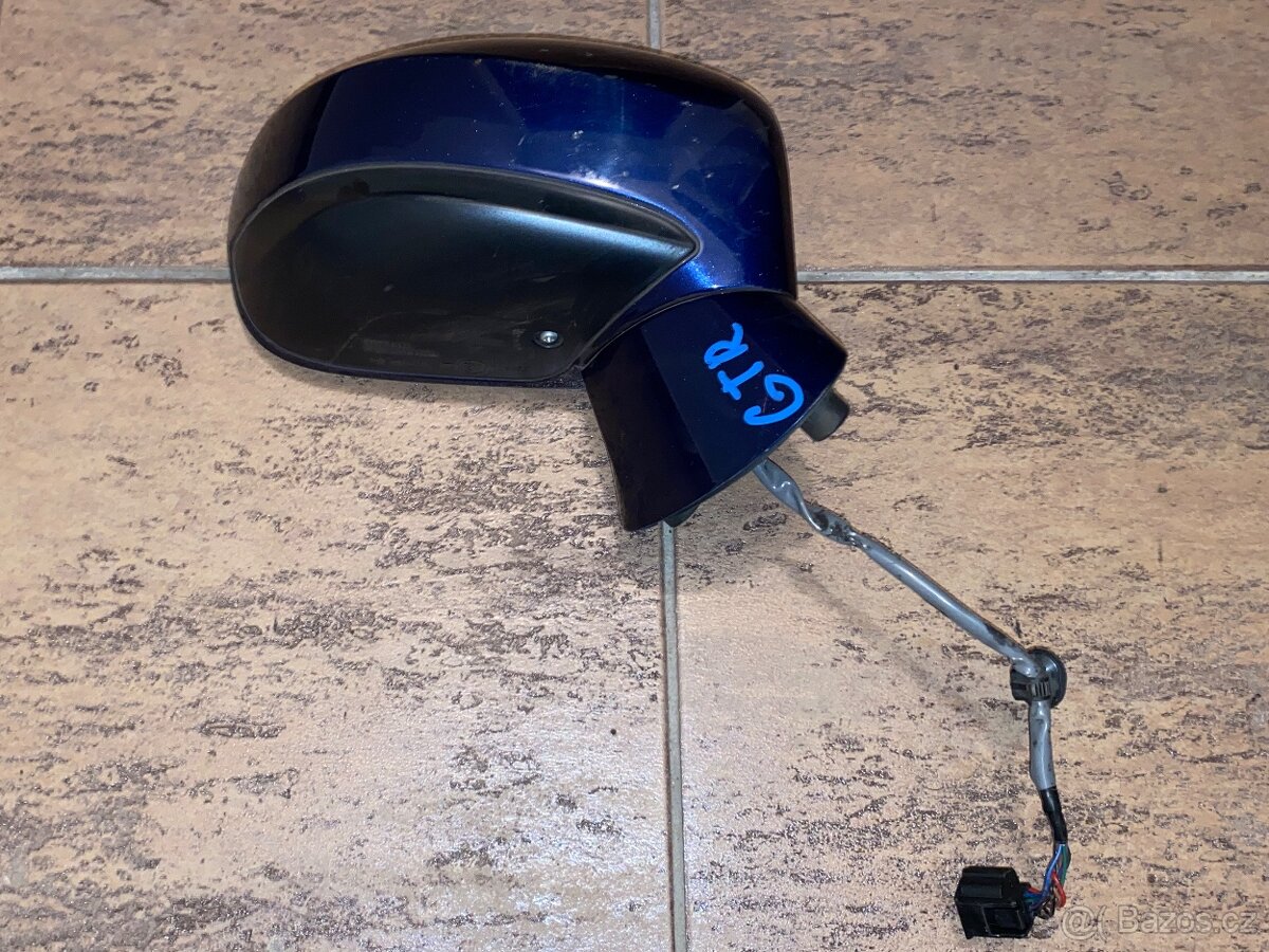 Nissan GT-R R35 Pravé zrcátko - 2