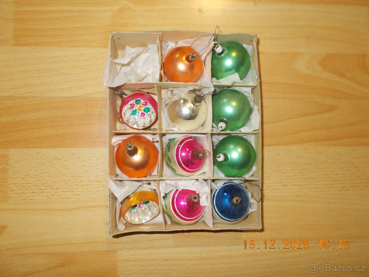 Prodej vánočních ozdob. - 2