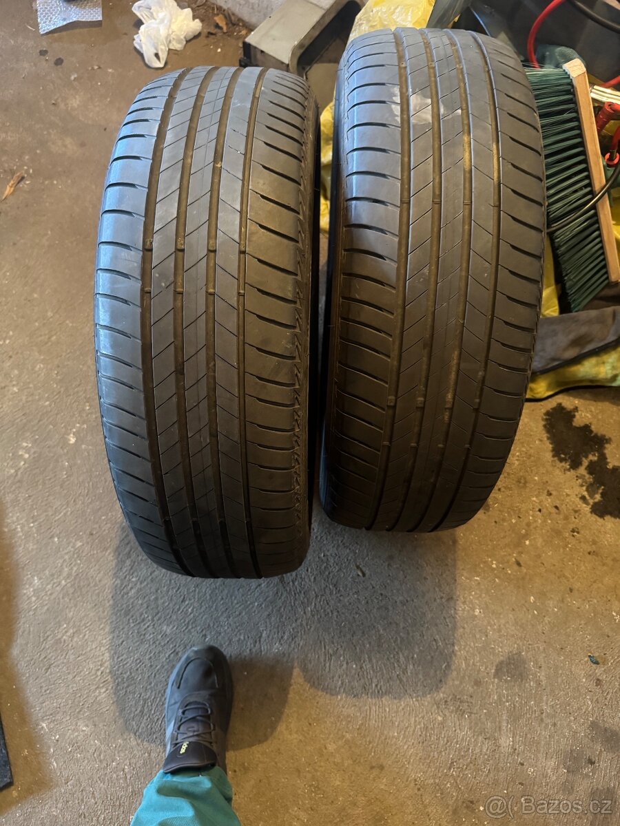215/60R17 - 2