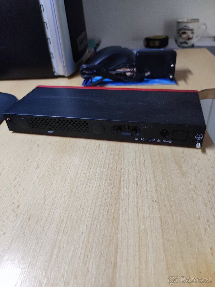 Router mikrotik rb2011ils-in - 2