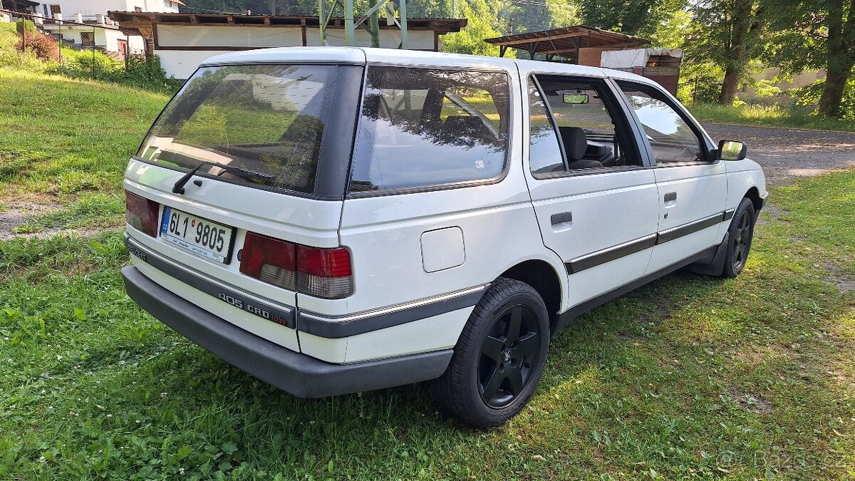 Peugeot 405 Break 1,8GRDt krásný youngtimer - 2