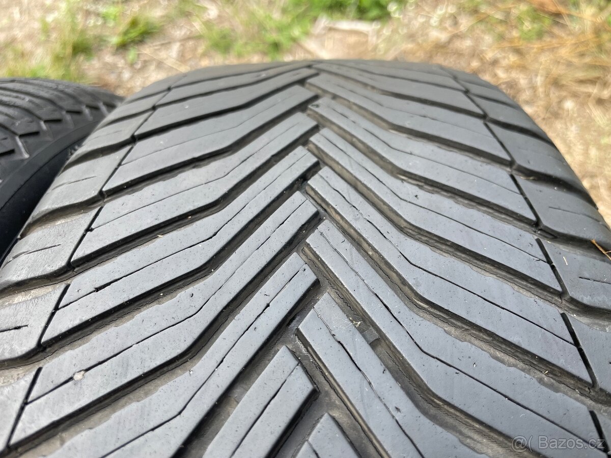 4ks. Celoroční pneu 215/55/17.zn. Michelin. - 2