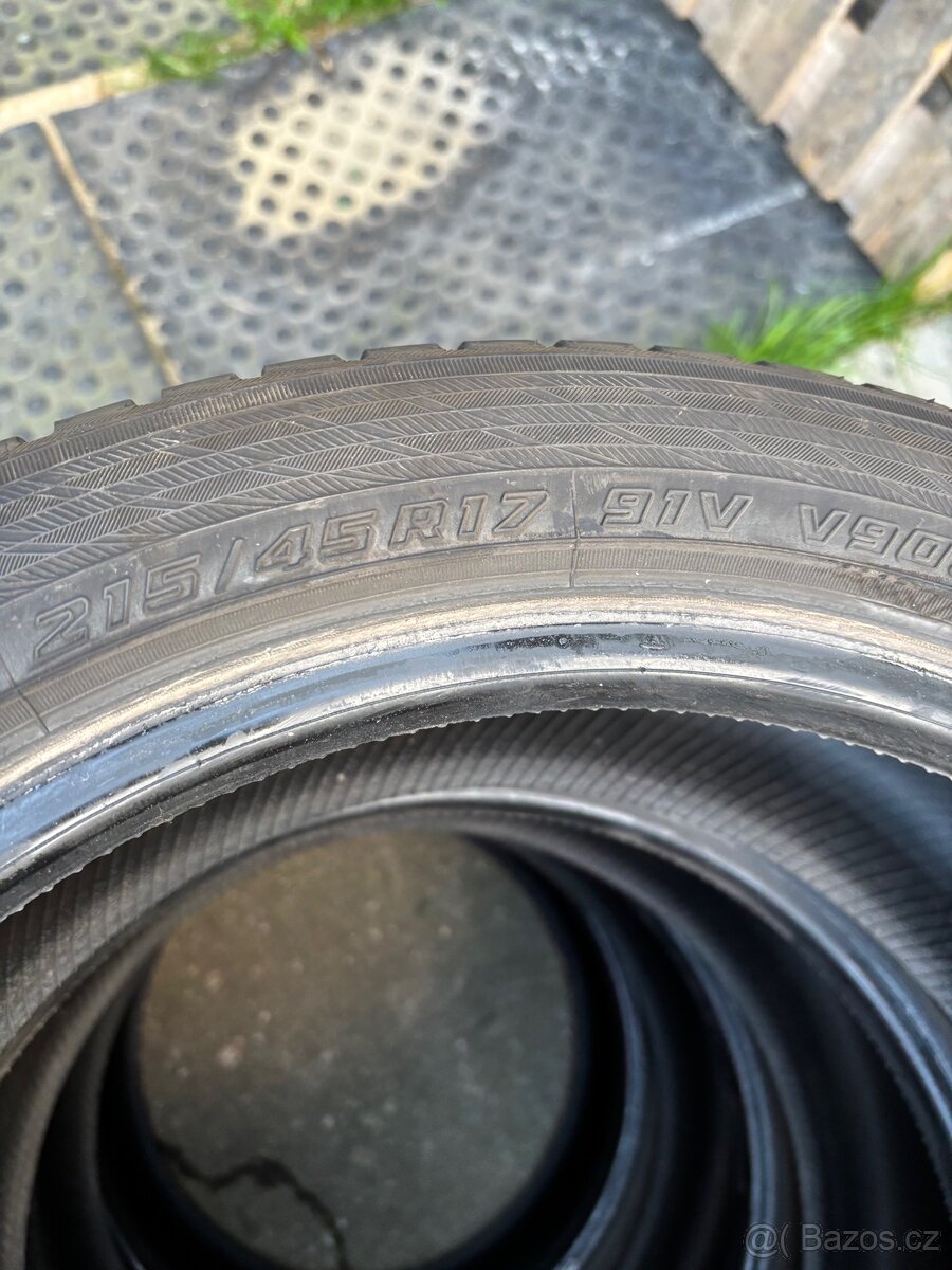 Pneu 215/45/17 Yokohama - 2