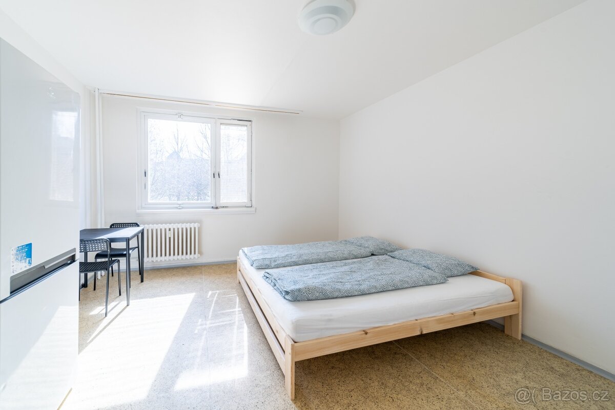 Prostorný pokoj pro pár nebo dvě dívky — Barrandov, Praha 5 - 2