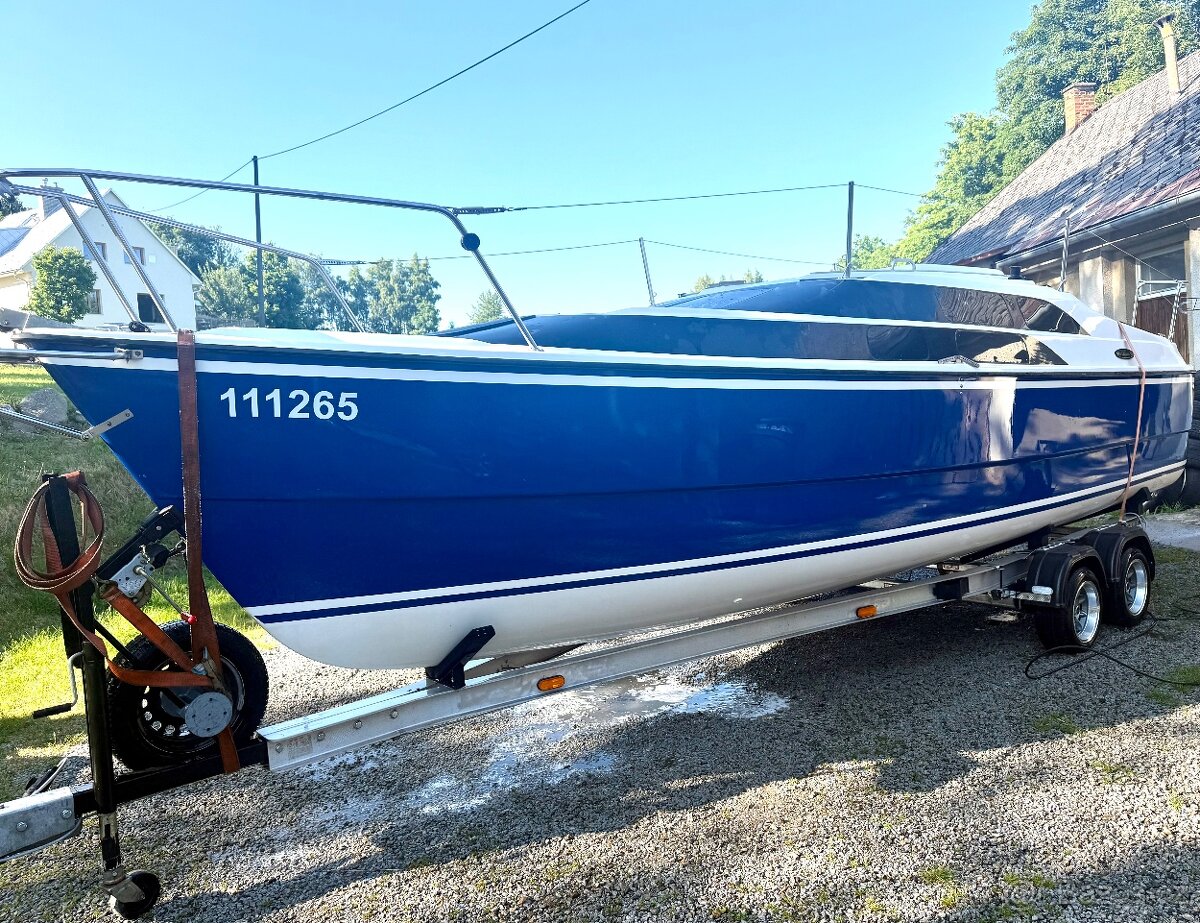 🛥️ Motorsailer MacGregor 26M – plachetnice + Mercury 2012 - 2