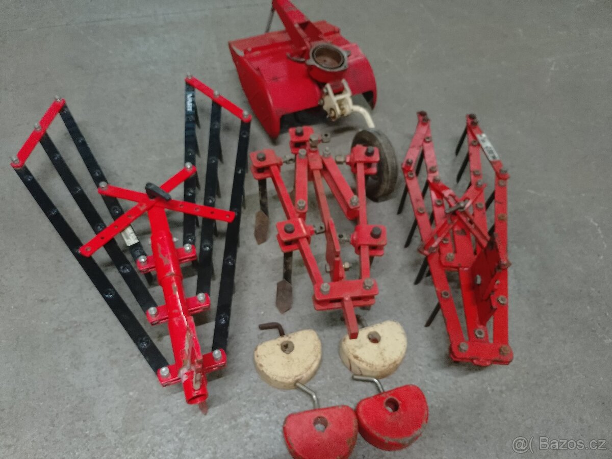 Vari příslušenství,kypřič, brány, závaží, plečka - 2