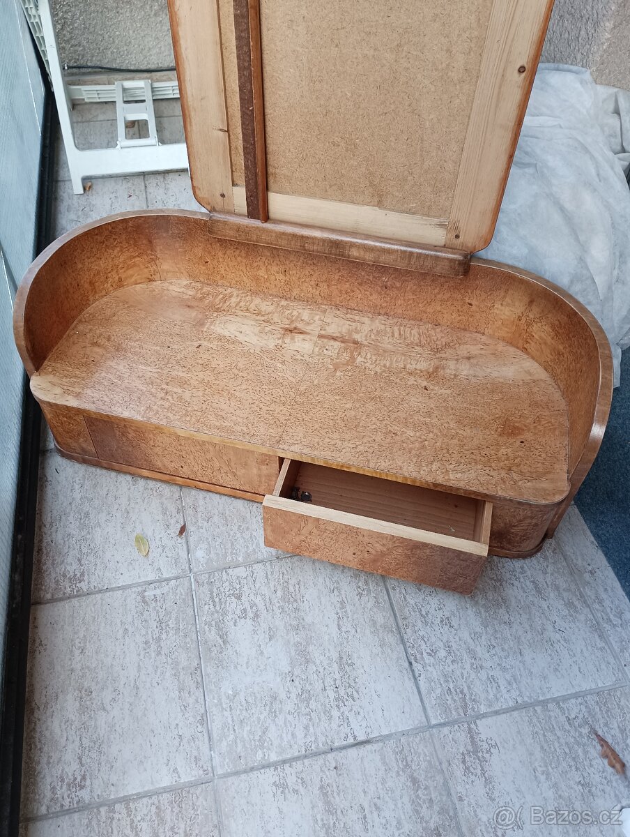 Starožitný nábytek - 2
