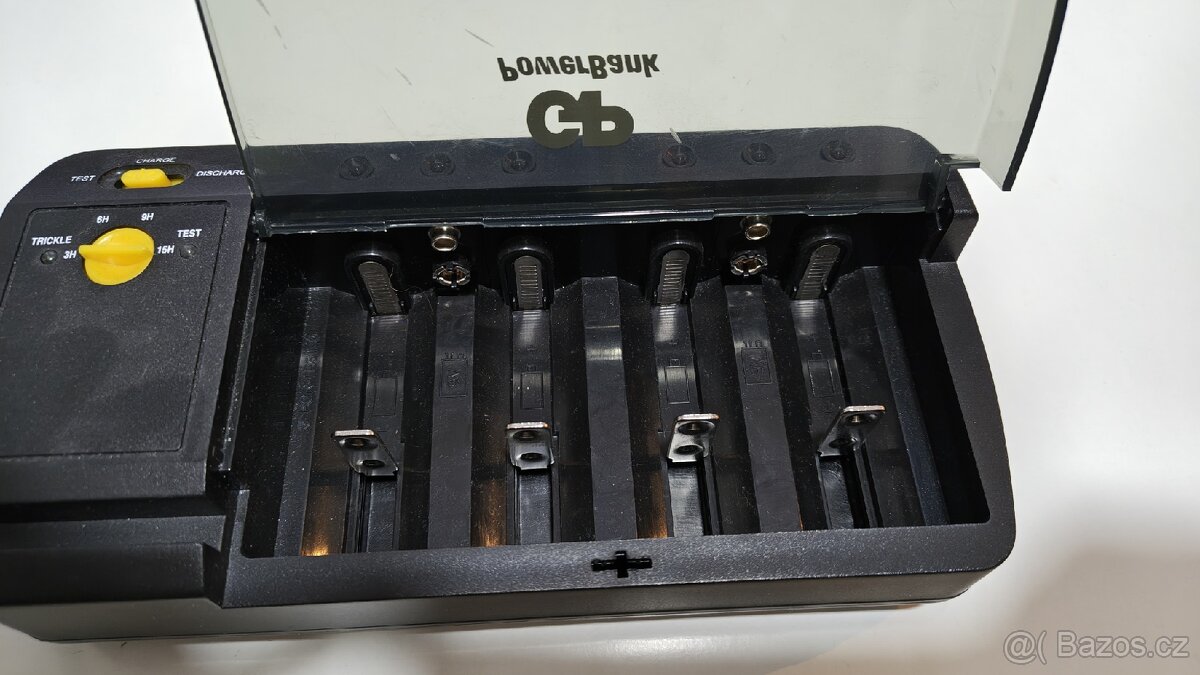Nabíječka baterií GP s320gp - 2