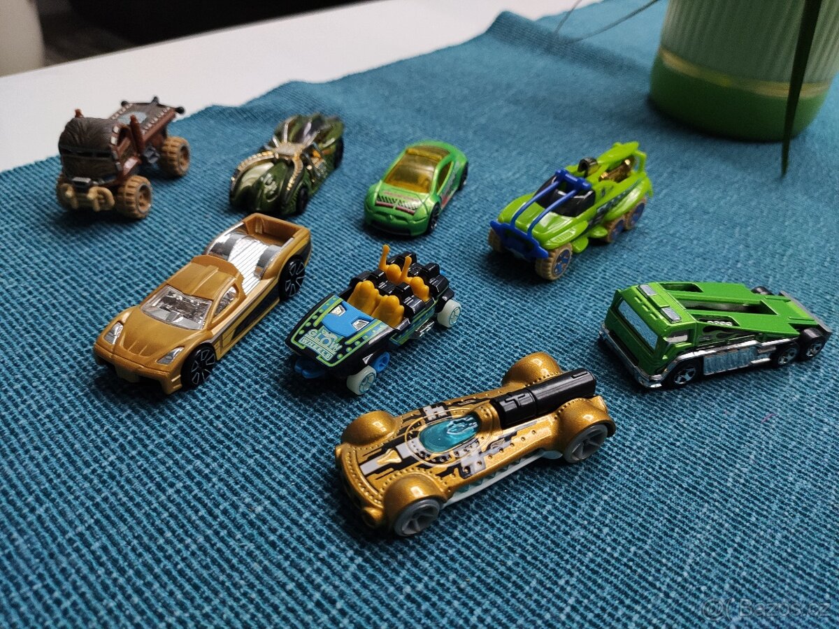 Auta Hot Wheels - 8 kusů - 2