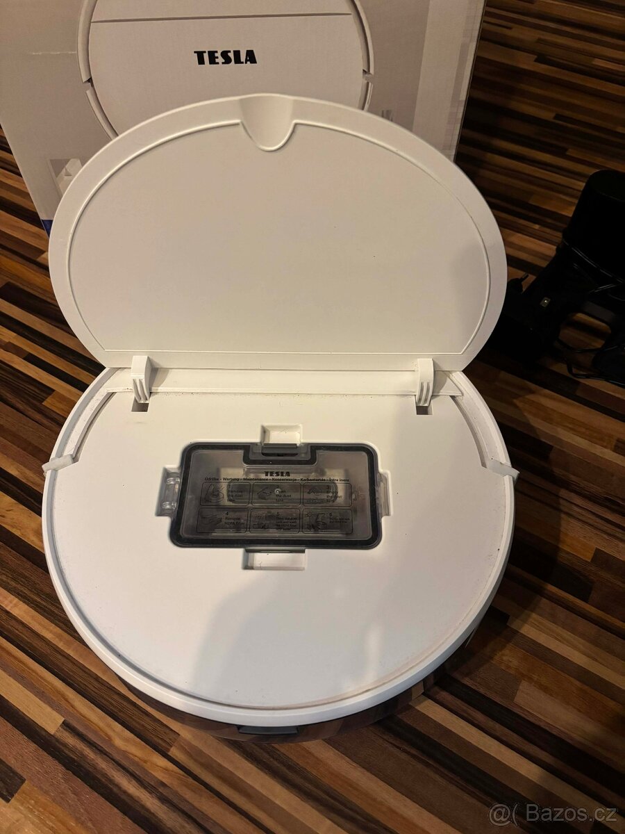 Robotický vysavač Tesla Robostar iQ100. - 2