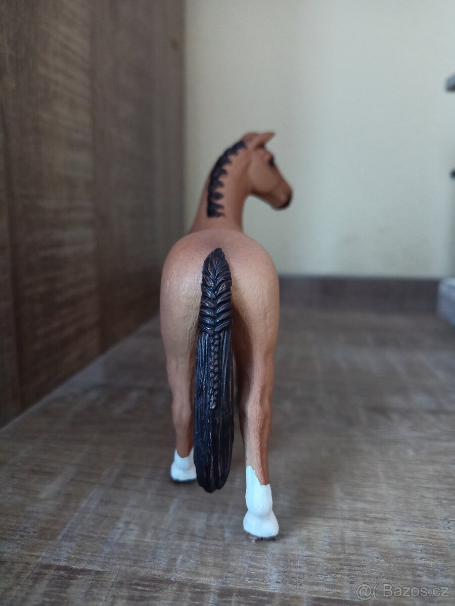 Schleich koně - hannoverský kůň - 2