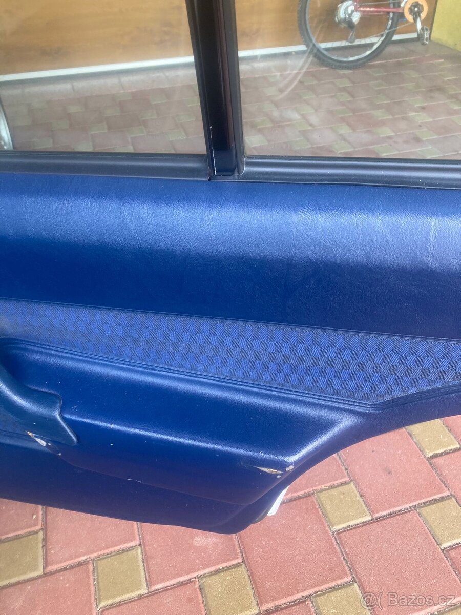 Koupím tapecirunky a zadní koberec mercedes w201 - 2