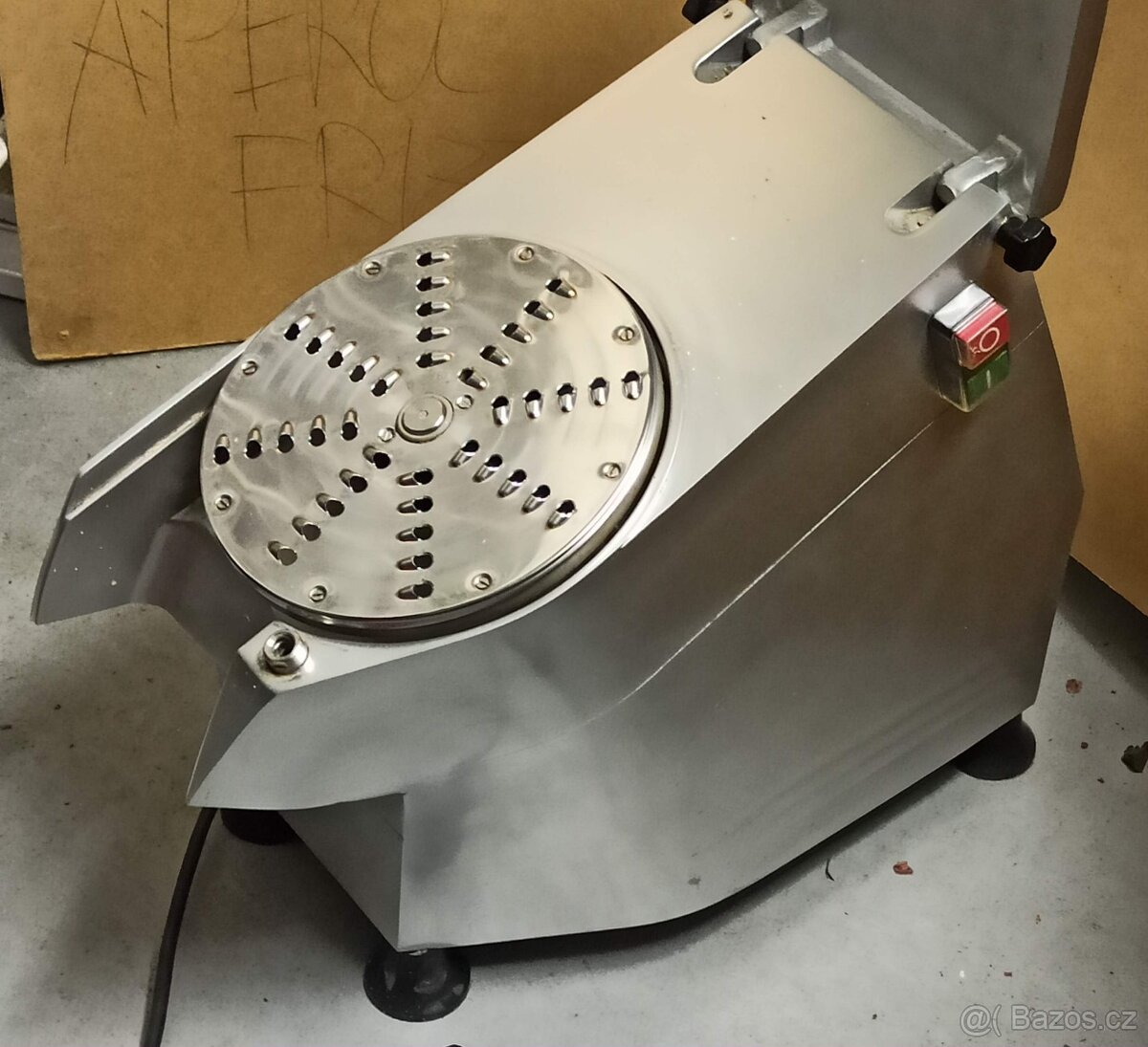 Prodám robustní krouhač, plátkovač zeleniny a sýrů - 2