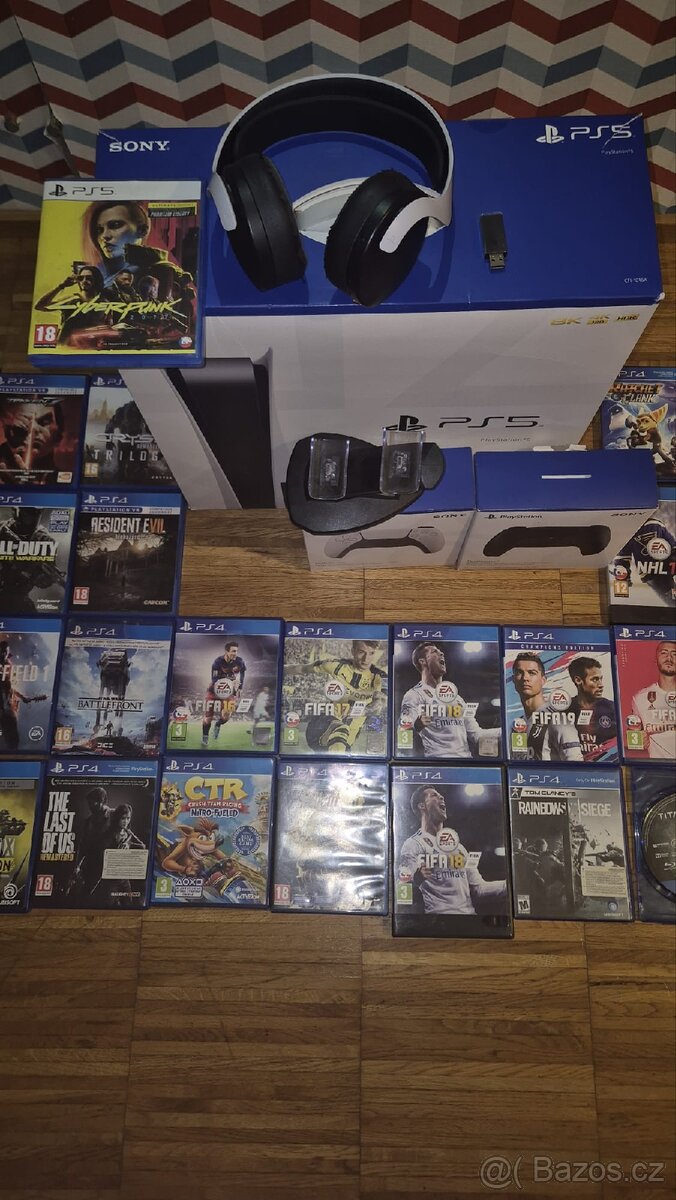 PlayStation PS5 s mechanikou + další příslušenství - 2