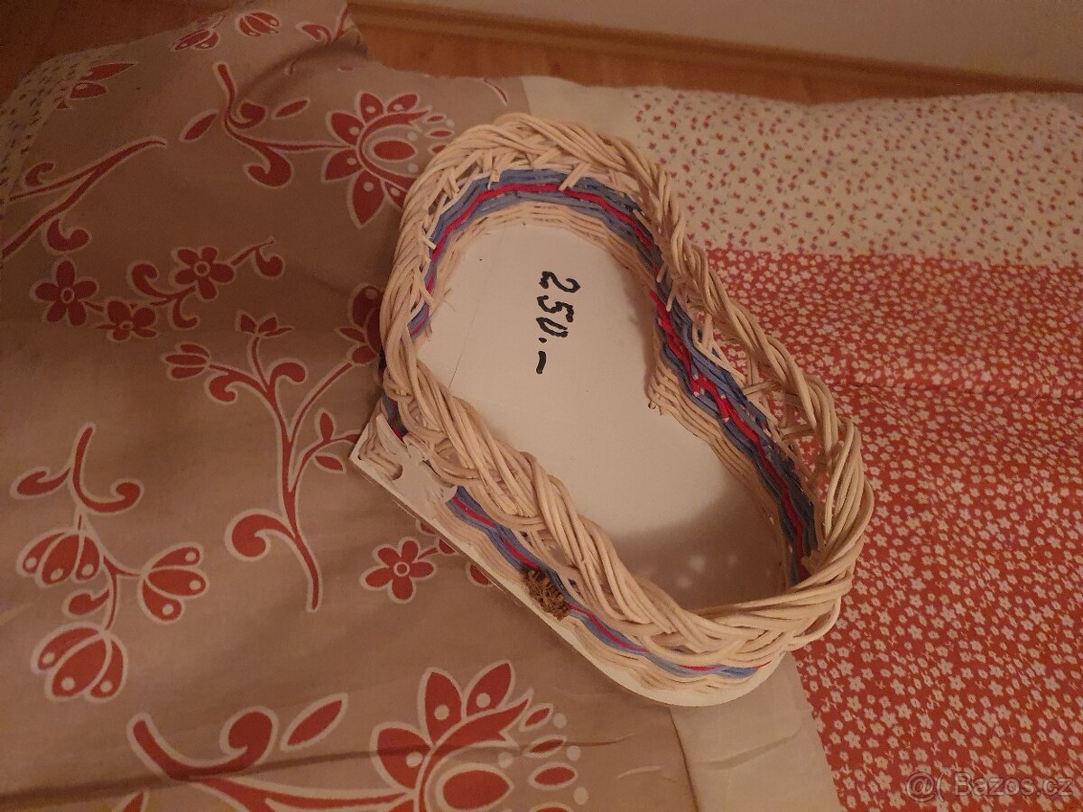 Proutěné misky různých velikostí 240 – 370,- Kč - 2