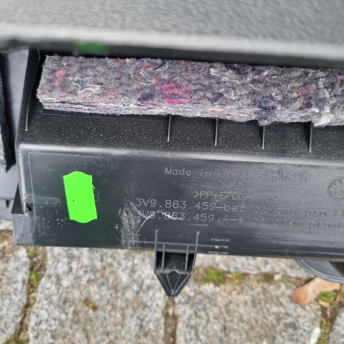 Škoda Superb 3 3V0 Combi / plastový kryt hrany kufru / barva - 2